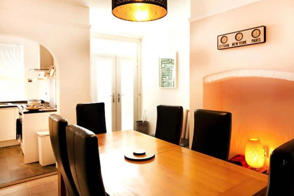 Sunny Seaside Beach House Lytham Centre Sleeps 8 Lytham St Annes Esterno foto