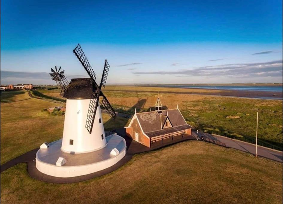 Sunny Seaside Beach House Lytham Centre Sleeps 8 Lytham St Annes Esterno foto